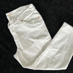 Levi’s cropped white jeans